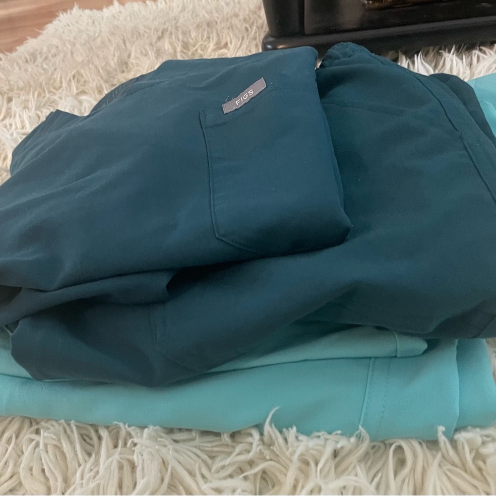 Men’s Figs scrubs bundle-straight leg style